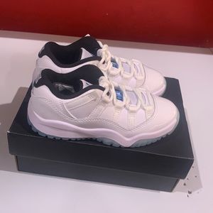 Jordan 11”legend blue”